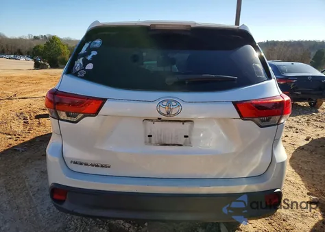 2017 Toyota Highlander Le z USA, uszkodzony, nr VIN 5TDZARFH2HS028882
